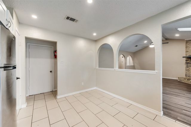 512 W Oakdale Road, Irving, TX 75060