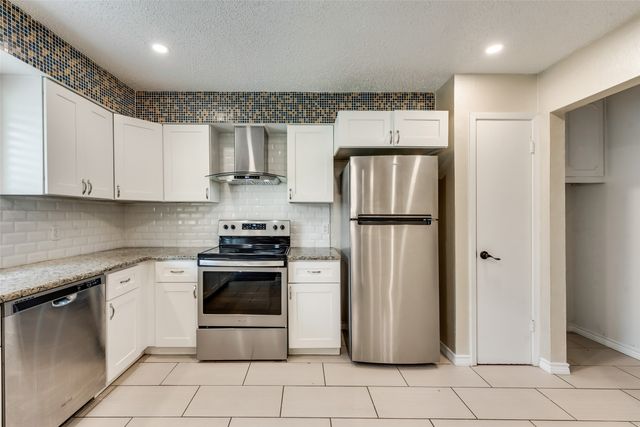 512 W Oakdale Road, Irving, TX 75060