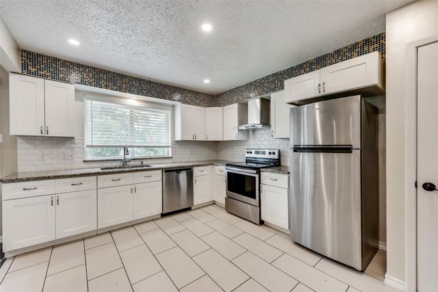 512 W Oakdale Road, Irving, TX 75060