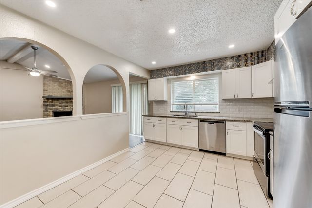 512 W Oakdale Road, Irving, TX 75060