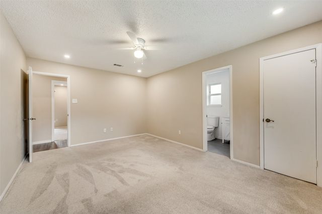 512 W Oakdale Road, Irving, TX 75060