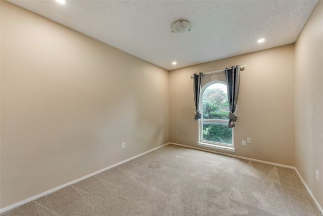 512 W Oakdale Road, Irving, TX 75060