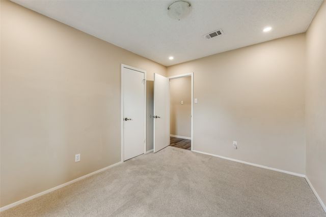 512 W Oakdale Road, Irving, TX 75060