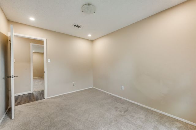 512 W Oakdale Road, Irving, TX 75060