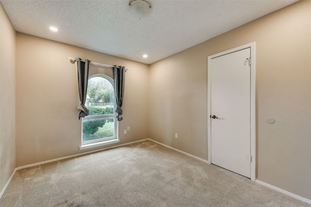 512 W Oakdale Road, Irving, TX 75060