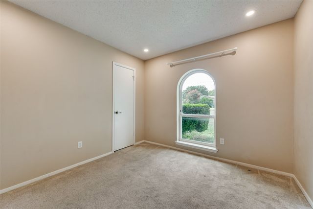 512 W Oakdale Road, Irving, TX 75060