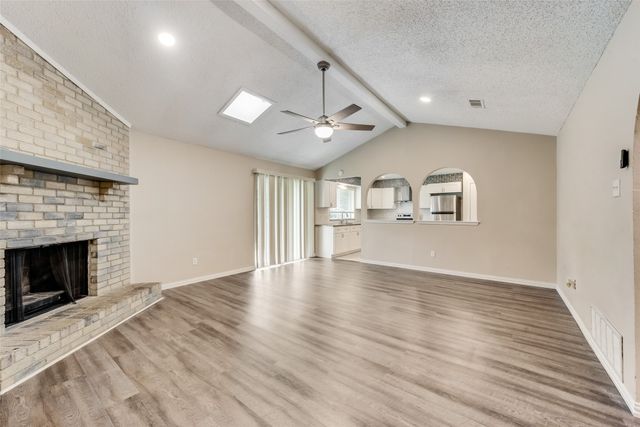 512 W Oakdale Road, Irving, TX 75060