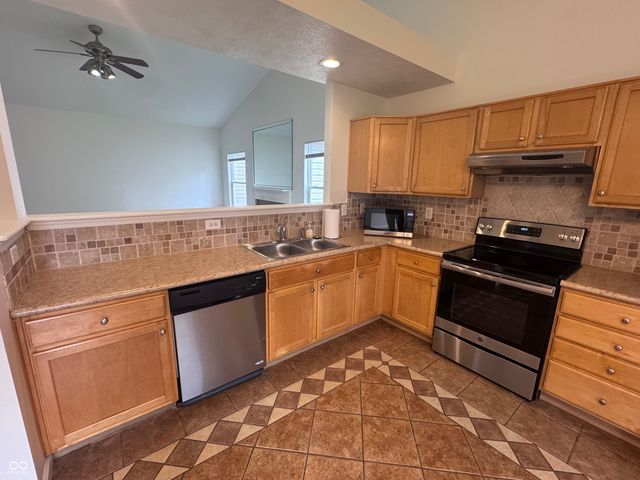 12233 Driftstone Drive, Fishers, IN 46037