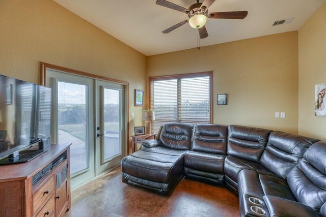8256 S Us Highway 183, Briggs, TX 78608