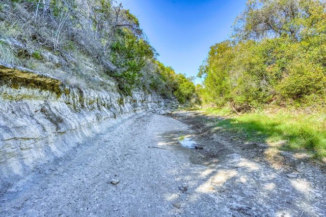 8256 S Us Highway 183, Briggs, TX 78608
