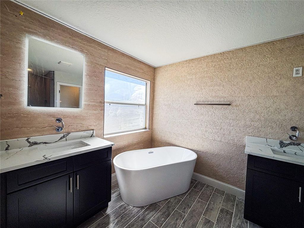 Image 10 of property listing at 13546 TETHERLINE TRAIL, Orlando, FL 32837