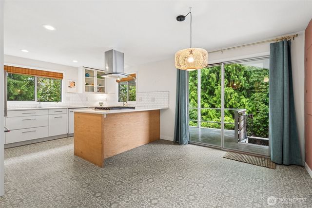 1828 Lakewood Circle SE, Olympia, WA 98501