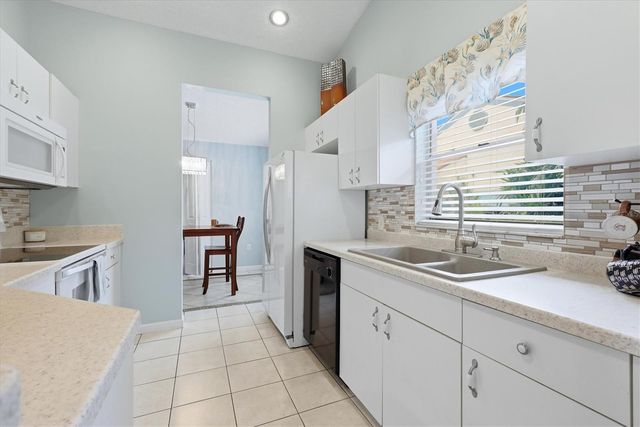 608 TYSON TERRACE 8, Venice, FL 34285
