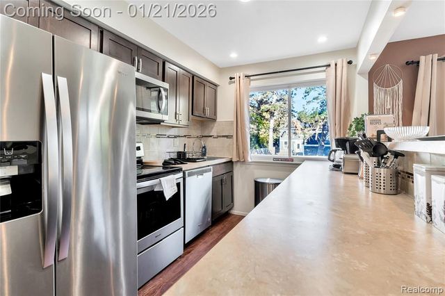 1250 W 9 Mile Road 6, Ferndale, MI 48220