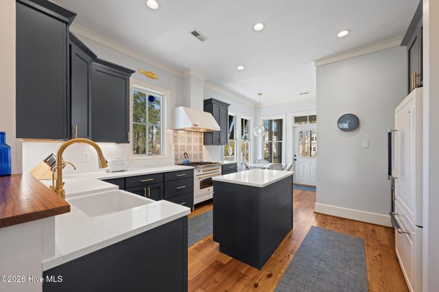 101 Oyster Point Road, Oriental, NC 28571