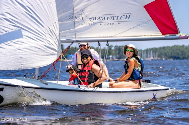 101 Oyster Point Road, Oriental, NC 28571