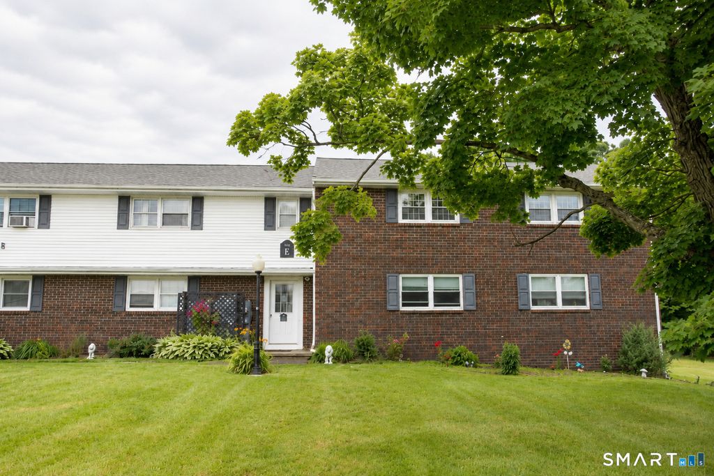 245 Cherry Avenue E24, Watertown, CT 06795
