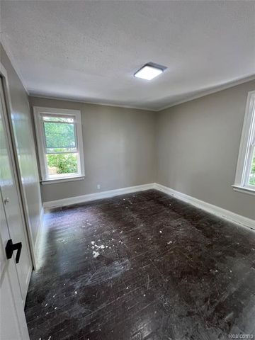 3660 Somerset Avenue, Detroit, MI 48224