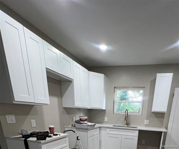 3660 Somerset Avenue, Detroit, MI 48224