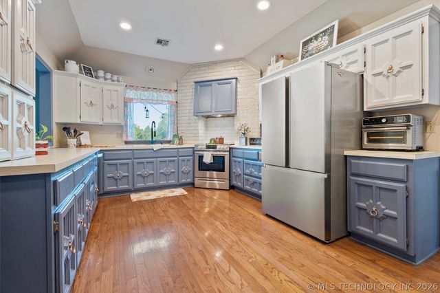 400 Trail Court, Bartlesville, OK 74006