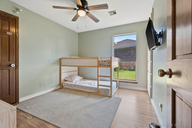 400 Trail Court, Bartlesville, OK 74006