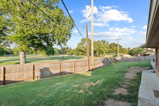 400 Trail Court, Bartlesville, OK 74006