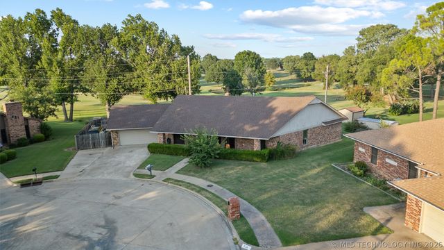 400 Trail Court, Bartlesville, OK 74006