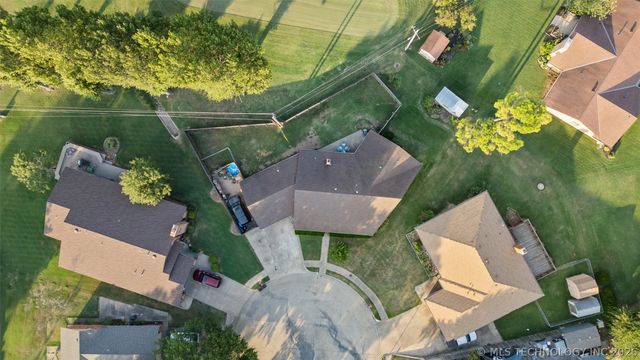 400 Trail Court, Bartlesville, OK 74006