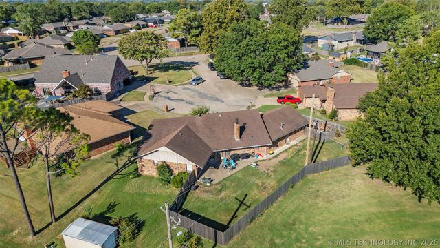 400 Trail Court, Bartlesville, OK 74006