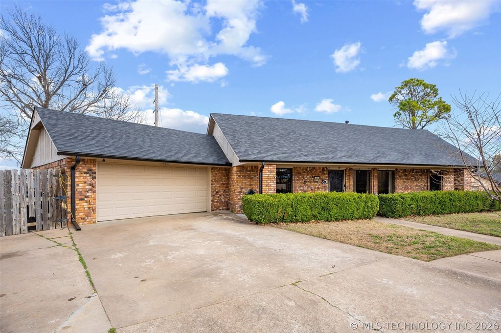 400 Trail Court, Bartlesville, OK 74006