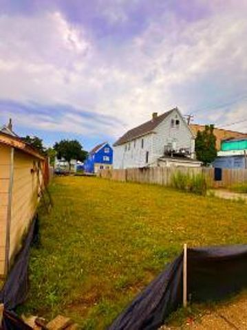 2685 S 7TH STREET, Milwaukee, WI 53215
