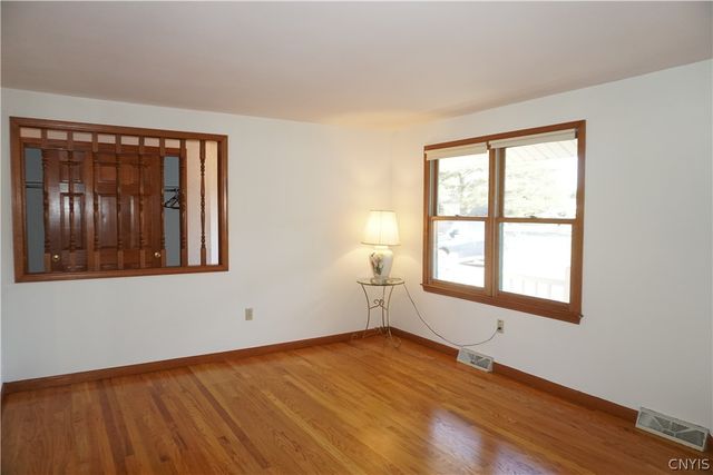 6113 Rossland Cir, Cicero, NY 13039