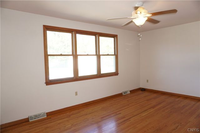 6113 Rossland Cir, Cicero, NY 13039