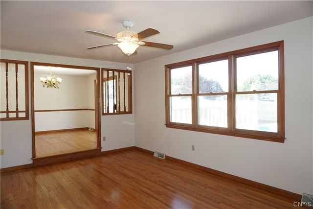 6113 Rossland Cir, Cicero, NY 13039