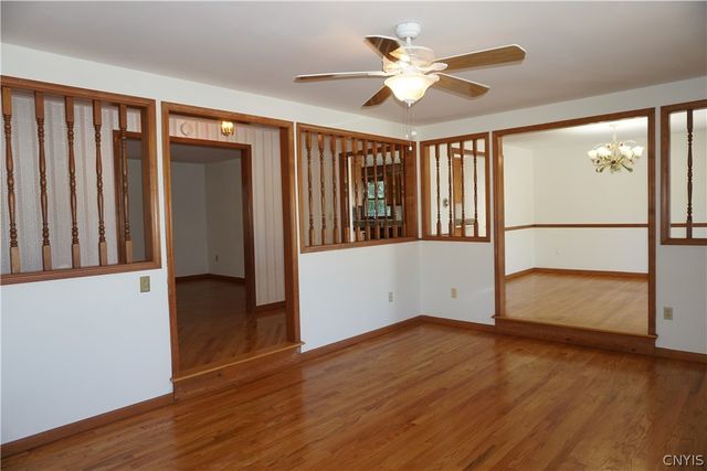 6113 Rossland Cir, Cicero, NY 13039