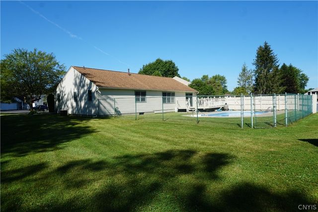 6113 Rossland Cir, Cicero, NY 13039