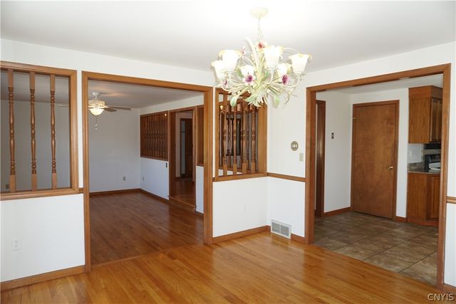 6113 Rossland Cir, Cicero, NY 13039