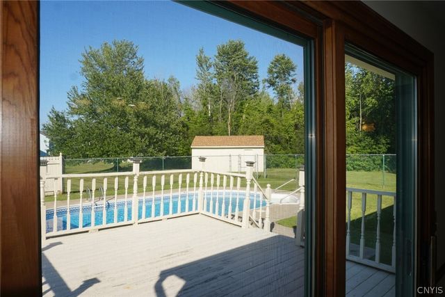 6113 Rossland Cir, Cicero, NY 13039