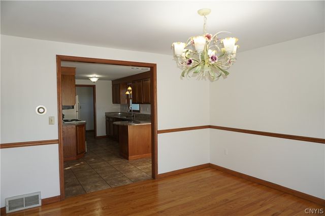 6113 Rossland Cir, Cicero, NY 13039