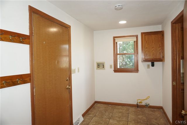 6113 Rossland Cir, Cicero, NY 13039