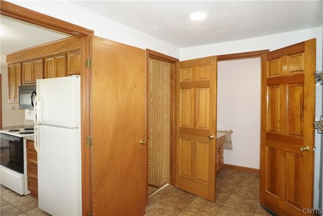 6113 Rossland Cir, Cicero, NY 13039