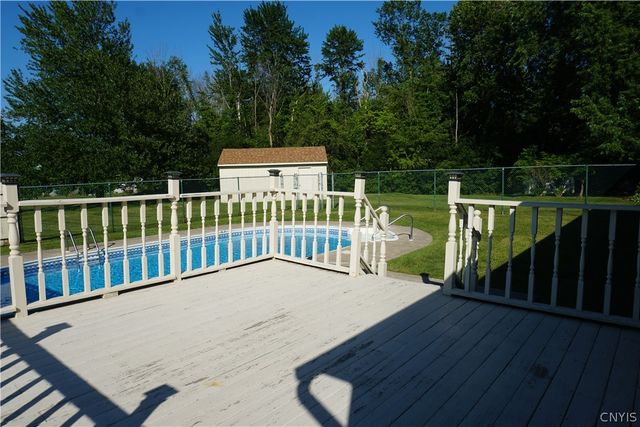 6113 Rossland Cir, Cicero, NY 13039