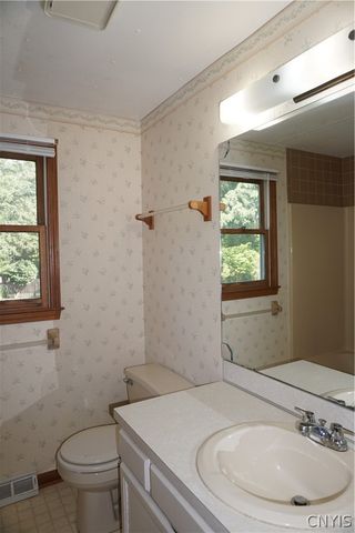 6113 Rossland Cir, Cicero, NY 13039