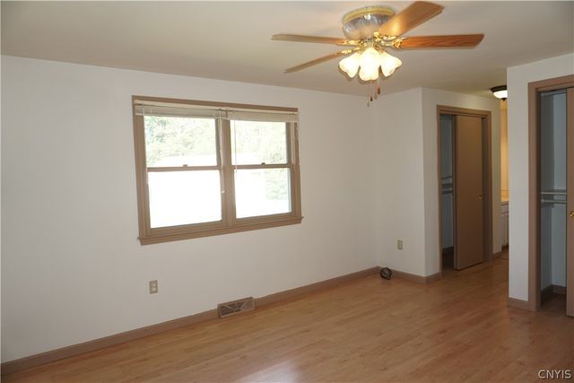 6113 Rossland Cir, Cicero, NY 13039