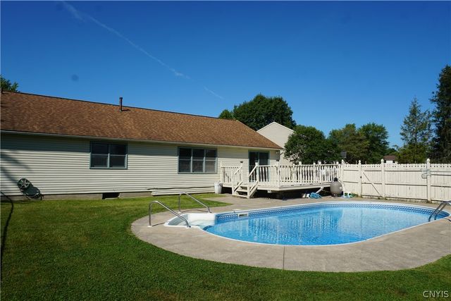 6113 Rossland Cir, Cicero, NY 13039