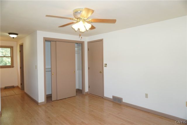 6113 Rossland Cir, Cicero, NY 13039