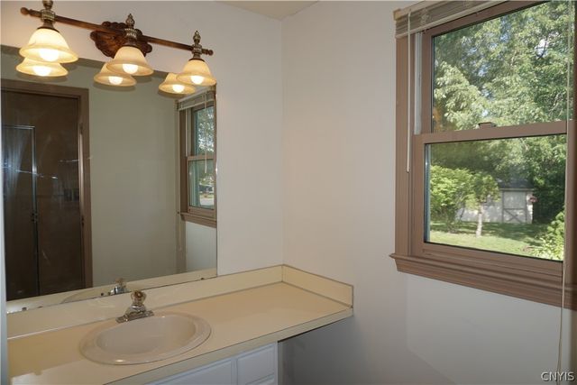 6113 Rossland Cir, Cicero, NY 13039