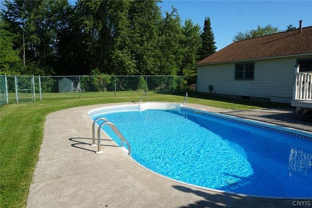 6113 Rossland Cir, Cicero, NY 13039