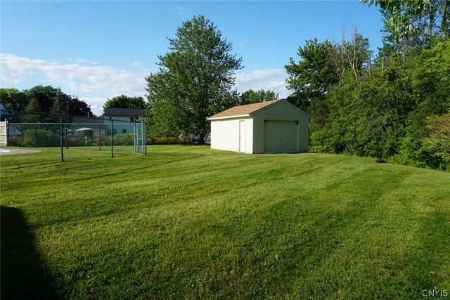 6113 Rossland Cir, Cicero, NY 13039