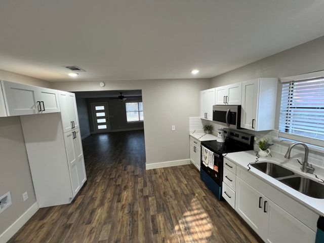 1728 W Washington Street, Denison, TX 75020